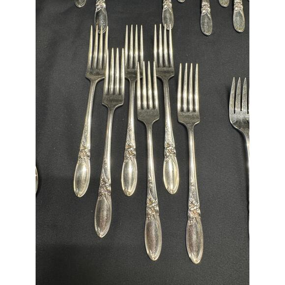 Vintage Silverplate Flatware Set – White Orchid – Discontinued - 46 pcs - Picture 11 of 16